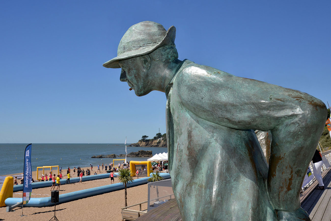 satue monsieur hulot saint nazaire