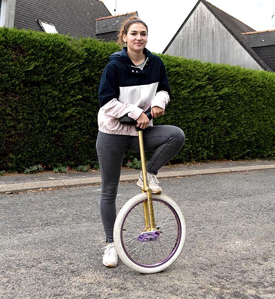 monocycle-laura_philippe-portrait2-sinon_magazine